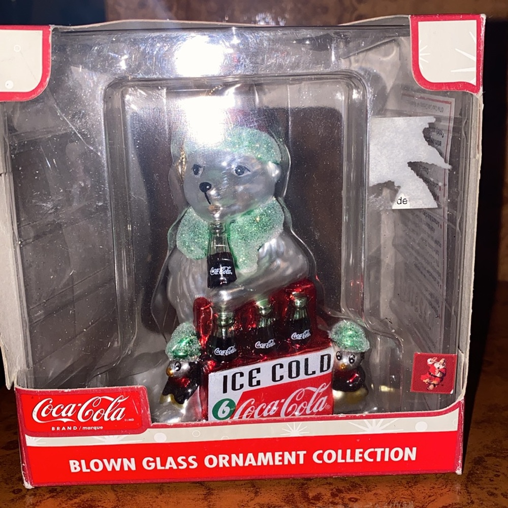 Coca Cola 2004 limited edition hinged box porcelain holiday ornament - Picture 2 of 3